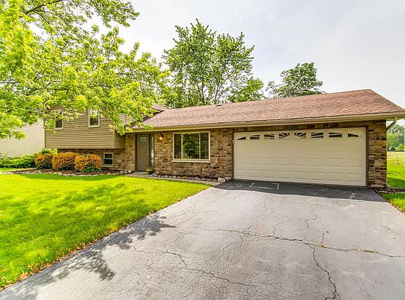 3rd image of 3900 Greenbay Dr