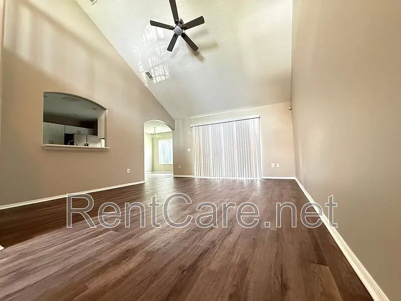 3 bed, 2.5 bath, 1388 sqft, $2,095 — Photo 3