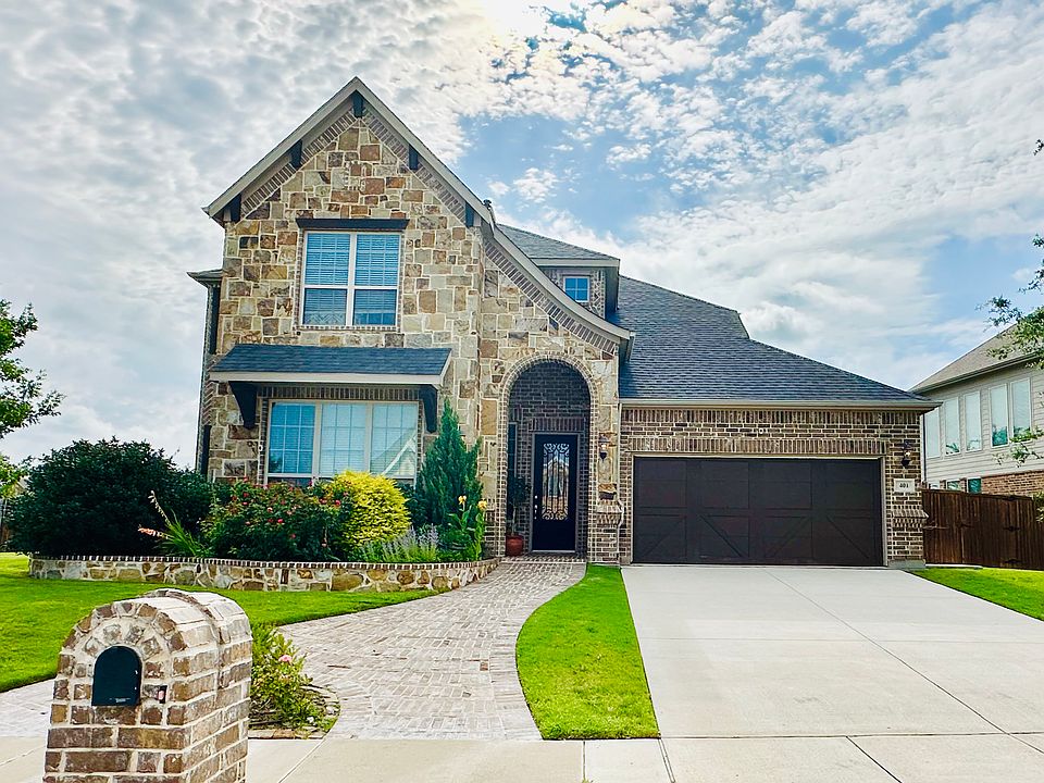 1st image of 401 Plumeria Dr