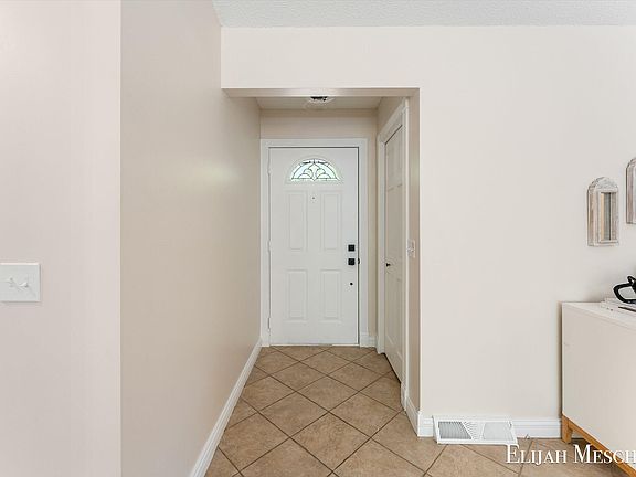 3rd image of 4648 Flying Eagle Dr SE