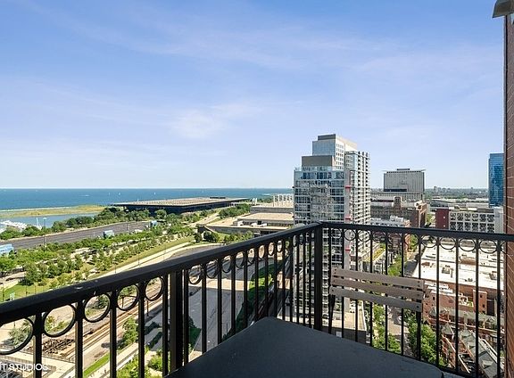 5th image of 1717 S Prairie Ave APT 2210