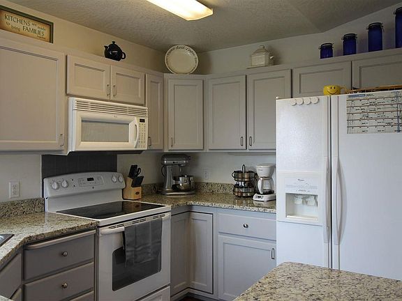 2nd image of 1915 NW Ventura Dr