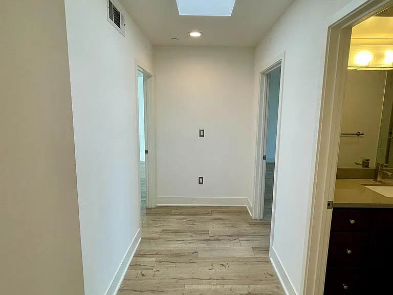 10844 Blix St #101 — Photo 20