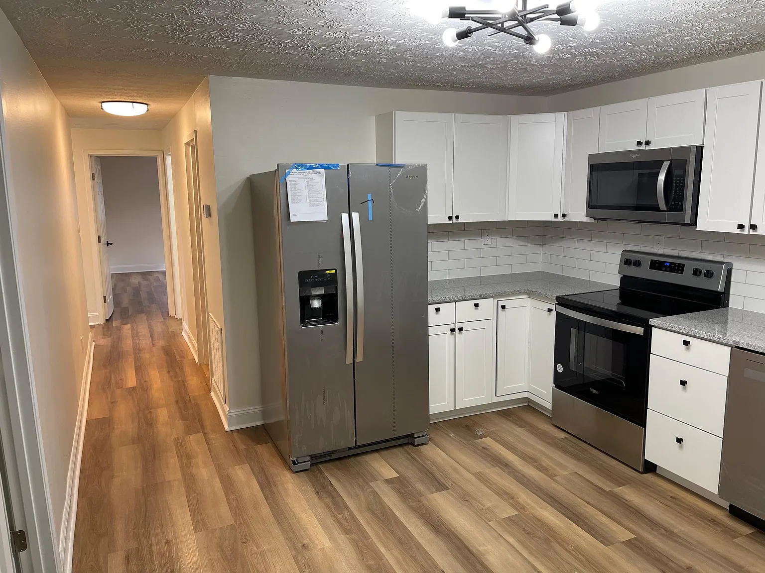 4 bed, 2.5 bath, 1050 sqft, $1,700 — Photo 2