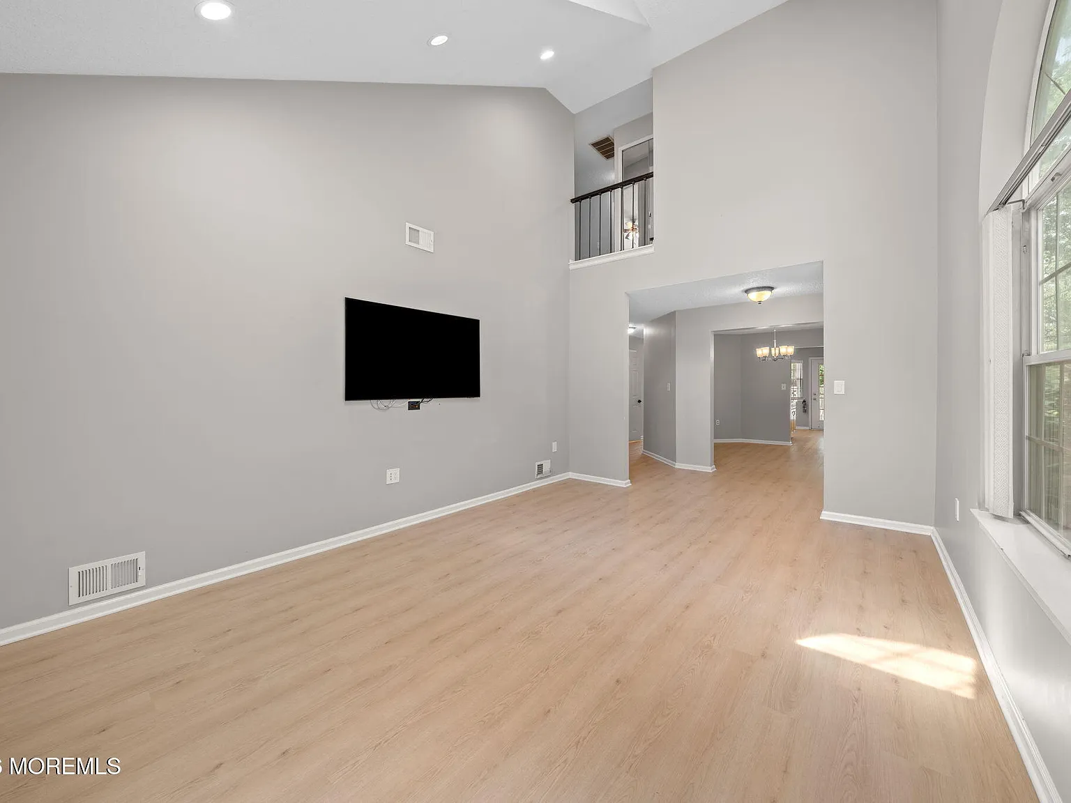 3 bed, 2.5 bath, 1991 sqft, $3,750 — Photo 4