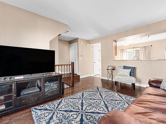 3rd image of 707 E Victoria Cir #707
