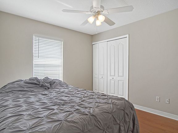 5th image of 381 SE Glenwood Dr