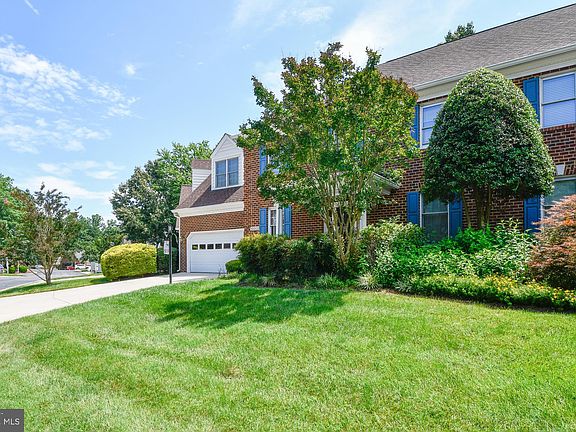 3rd image of 10001 Altamont Cir