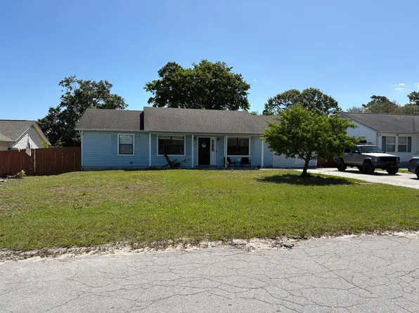 212 Cinnamon Dr, Hubert, NC 28539