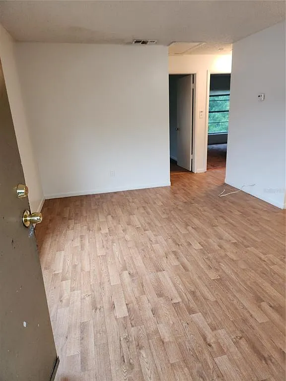 2 bed, 1.0 bath, 704 sqft, $1,095 — Photo 2