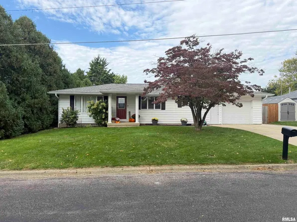 205 N Garfield St, Roanoke, IL 61561