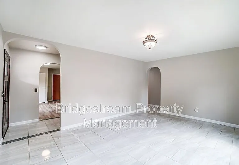 4354 Meadowcroft Rd — Photo 3