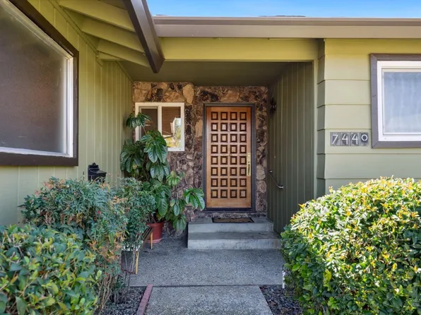7440 Golden Oak Way, Sacramento, CA 95831