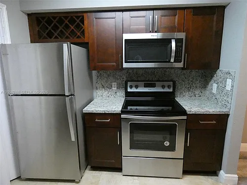 2420 NW 33rd St #1004 Photo 1