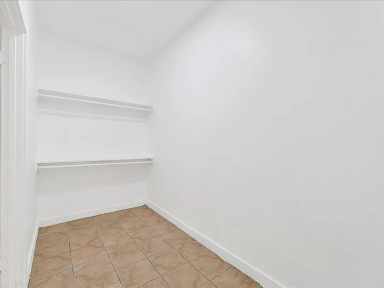 1475 W Adams Blvd #102 — Photo 5