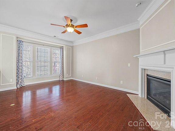 2nd image of 925 Lyndley Dr