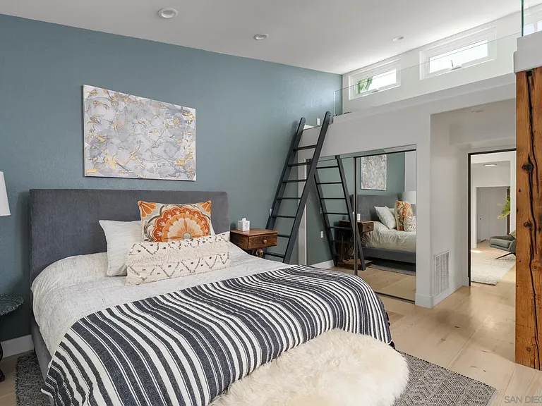 1370 Neptune Ave — Photo 12