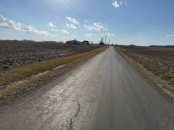 5th image of W Henry Rd