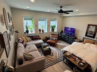 938 W Cornelia Ave #G, Chicago, IL 60657