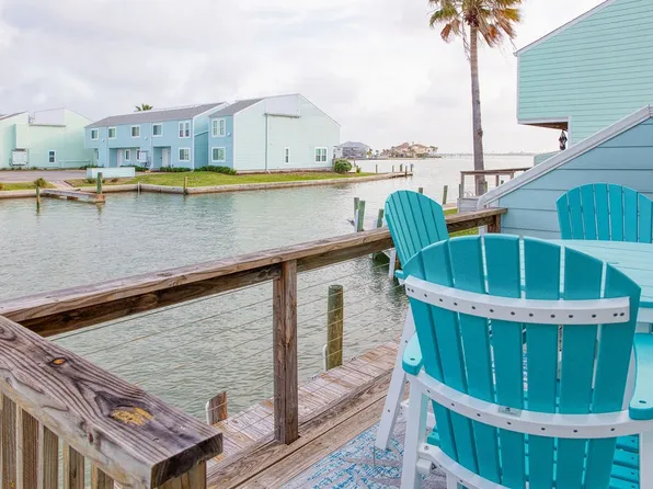 303 Nassau Dr, Rockport, TX 78382