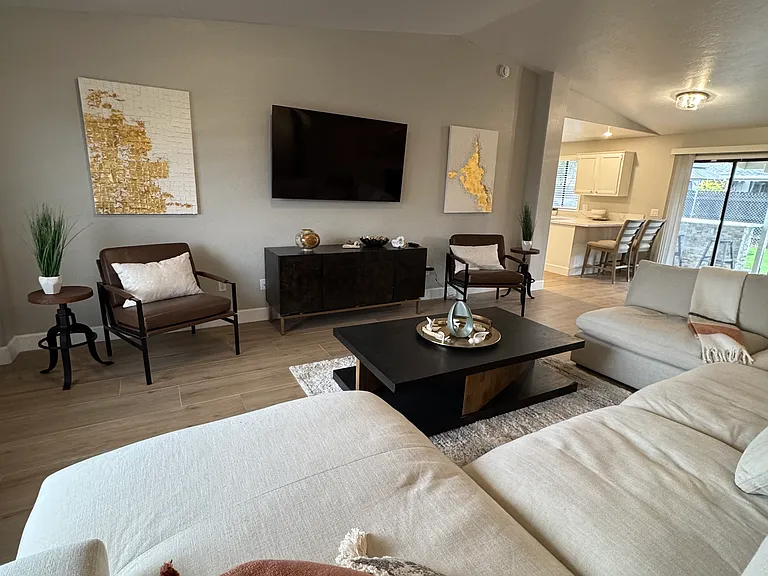 3732 N Taylor Dr — Photo 5