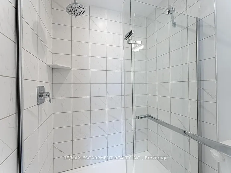 120 Court Dr #29 — Photo 16