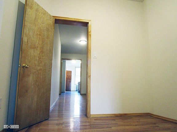 5th image of 211 India St APT 1R