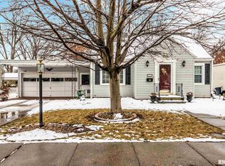 904 State St, Washington, IL 61571