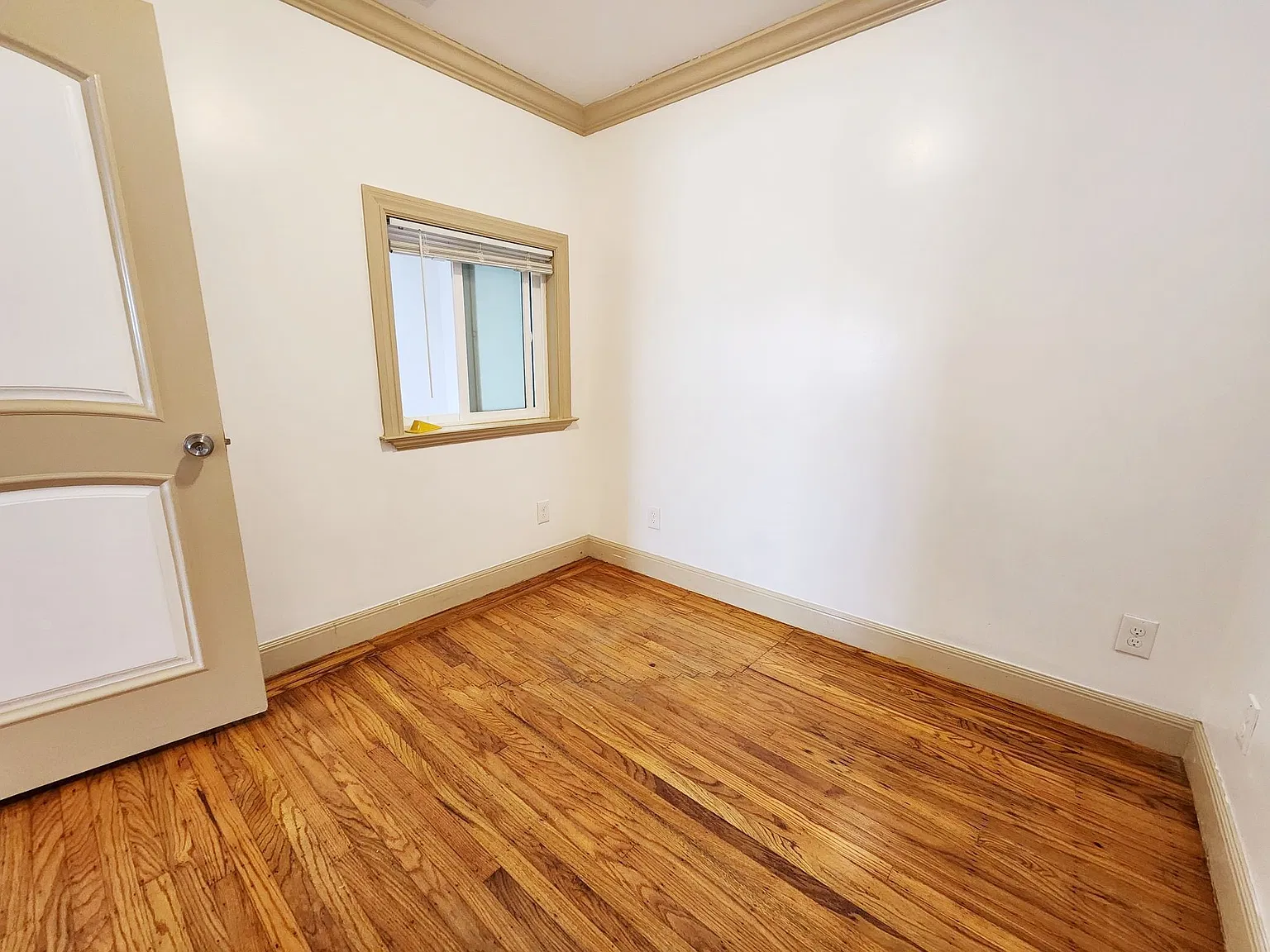 5 bed, 1086 sqft, $800 — Photo 1