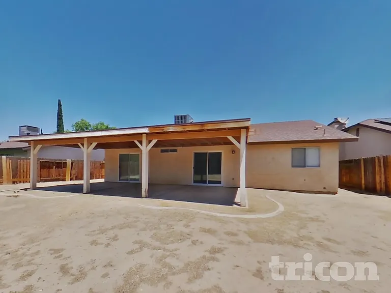 532 E Avenue J9 — Photo 15