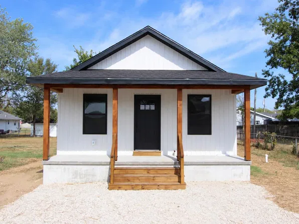 415 W Puryear Avenue, Seymour, MO 65746