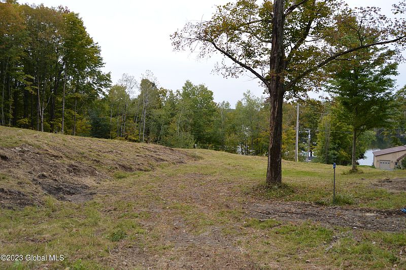 3rd image of 139 Summit Lake Road