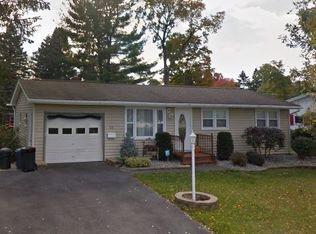 11 Royal Brook Ln, New York Mills, NY 13417