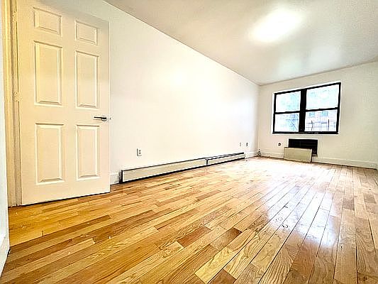 4th image of 72 Clarkson Ave #3