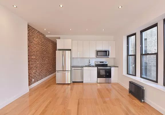 2nd image of 640 W 139th St #8
