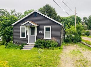 140 N Jackson St, Iola, WI 54945