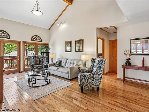 4th image of 303 Slopeside Rd