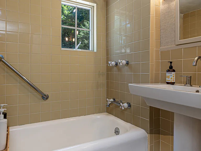 896 Westport Rd — Photo 23