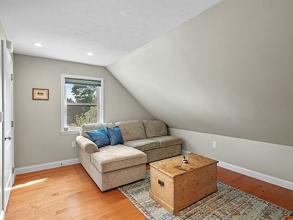 4th image of 8 Putnam St #3