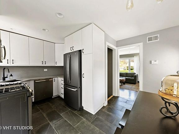 4th image of 630 S Vail Ave
