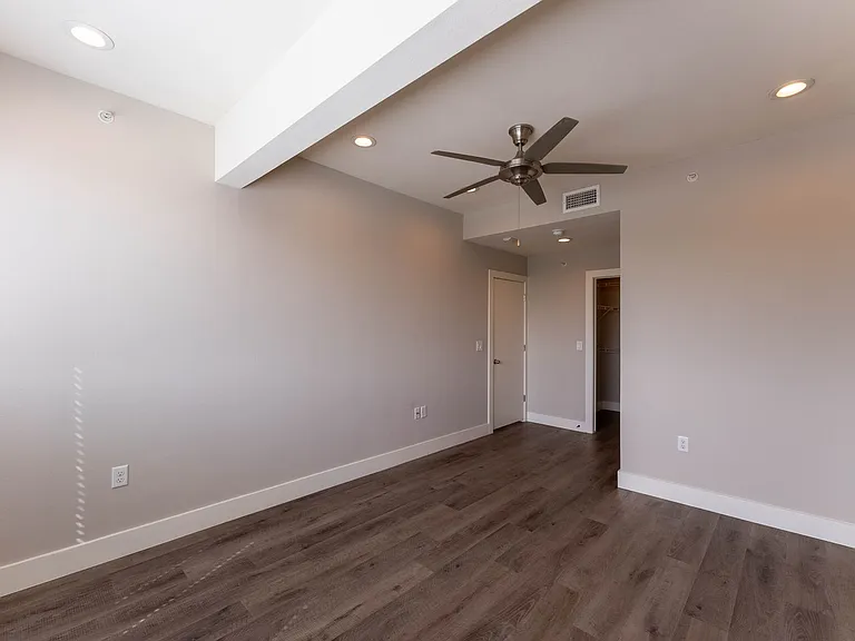 604 N Bluff Dr #127 — Photo 24