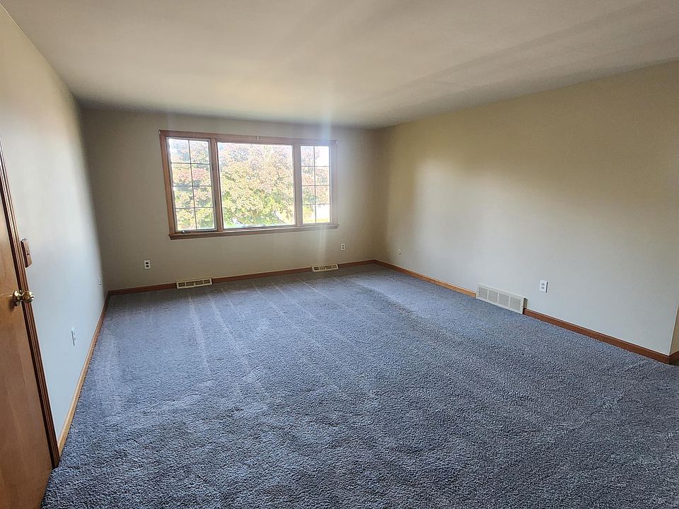 1st image of 45 Oakridge Dr APT 3