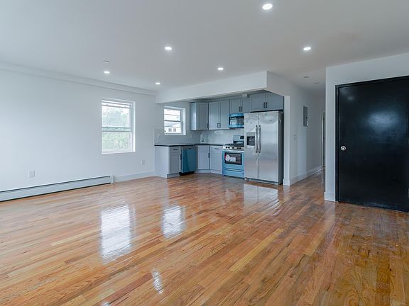 4th image of 338 Beach 47th St #A