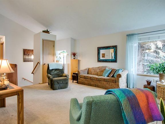 4th image of 922 E Calkins Dr #922
