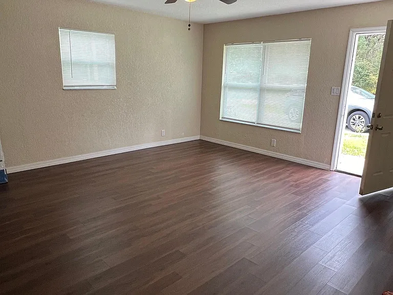 3850 NE 217th Ct — Photo 4