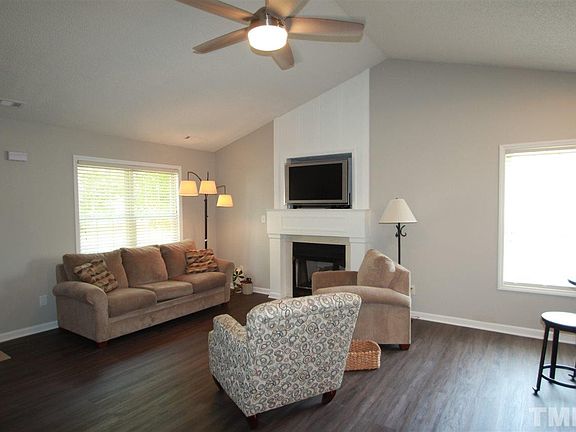 3rd image of 2001 McKinnon Dr