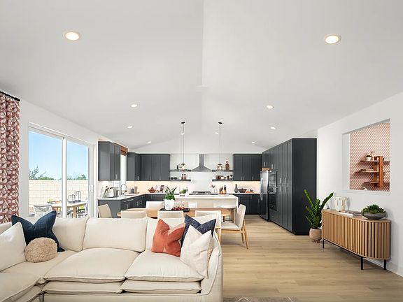 Great room with vaulted ceilings