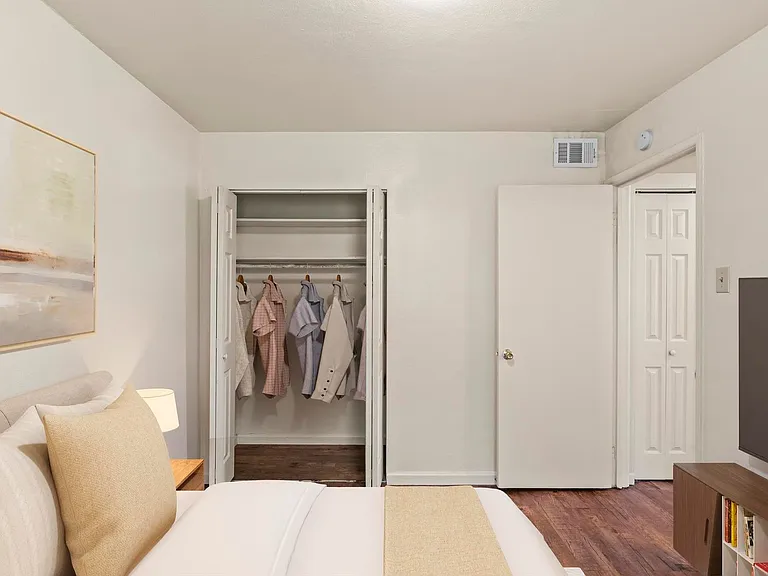 Westport Edge Apartments — Photo 38