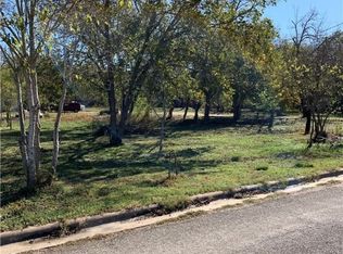 N Cedar Ave, Luling, TX 78648