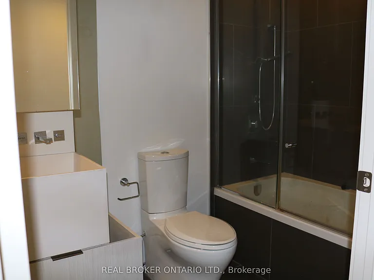 1 Bloor St E #5209 — Photo 16